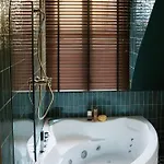 Louvre Apartment *