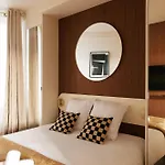 Louvre Apartment