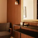 Louvre Apartment *