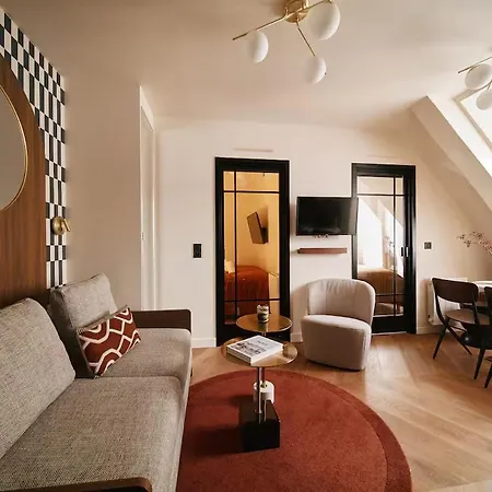 Louvre Apartment